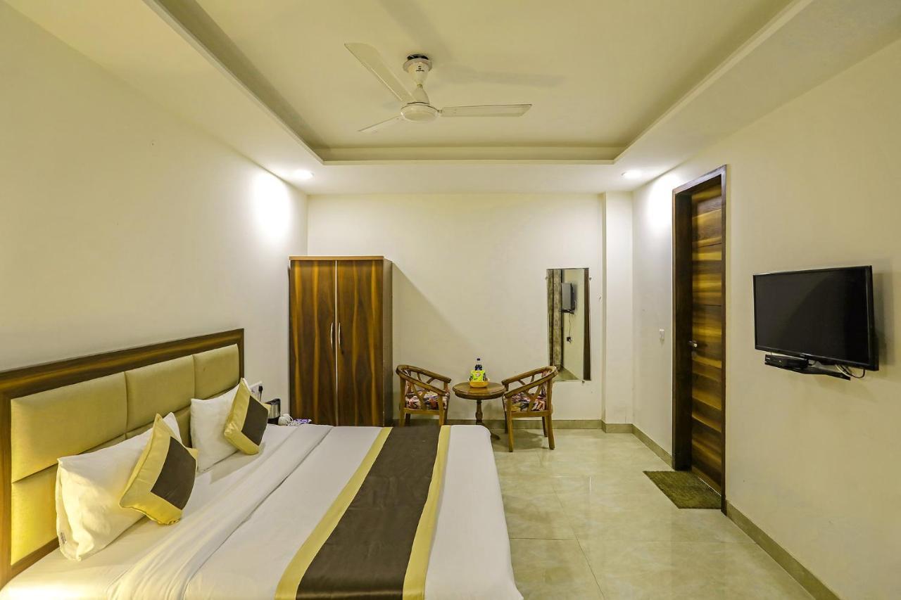 Fabhotel White House Bnb - Nr Yashobhoomi Convention Centre دلهي المظهر الخارجي الصورة