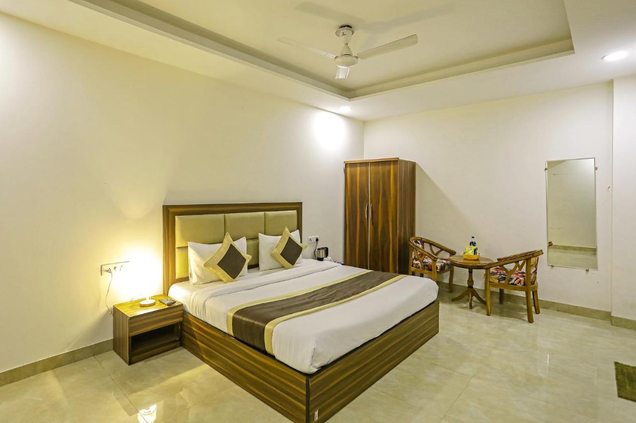 Fabhotel White House Bnb - Nr Yashobhoomi Convention Centre دلهي المظهر الخارجي الصورة