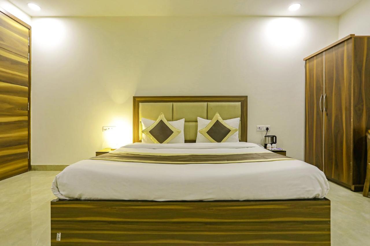 Fabhotel White House Bnb - Nr Yashobhoomi Convention Centre دلهي المظهر الخارجي الصورة