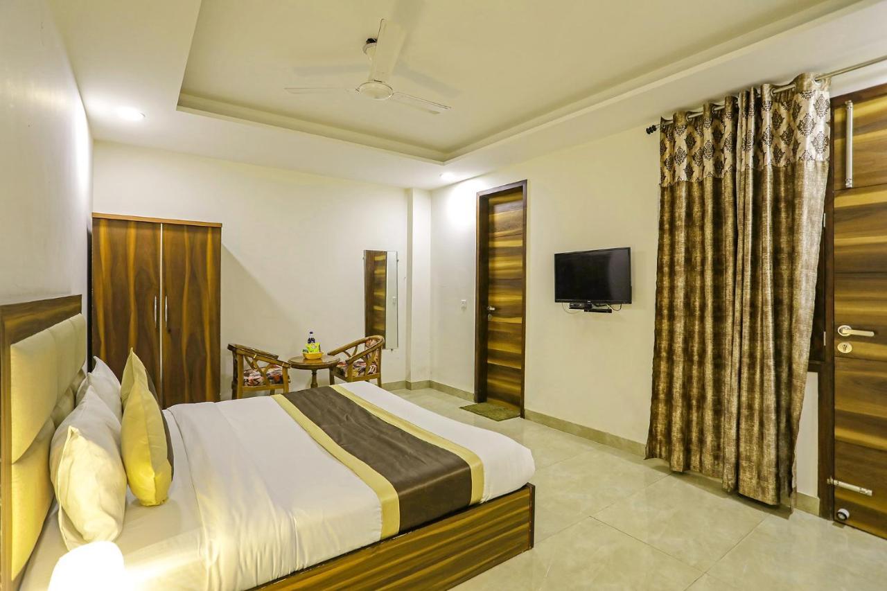 Fabhotel White House Bnb - Nr Yashobhoomi Convention Centre دلهي المظهر الخارجي الصورة