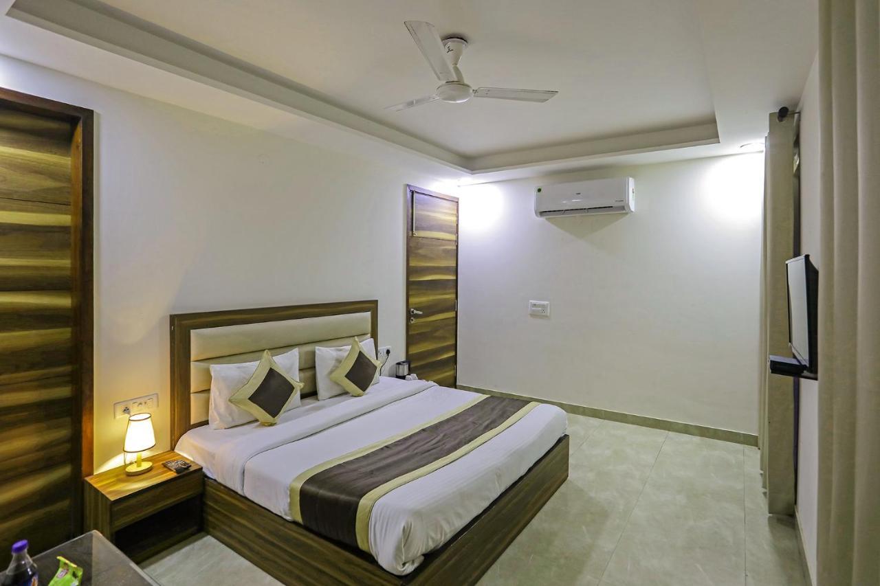 Fabhotel White House Bnb - Nr Yashobhoomi Convention Centre دلهي المظهر الخارجي الصورة