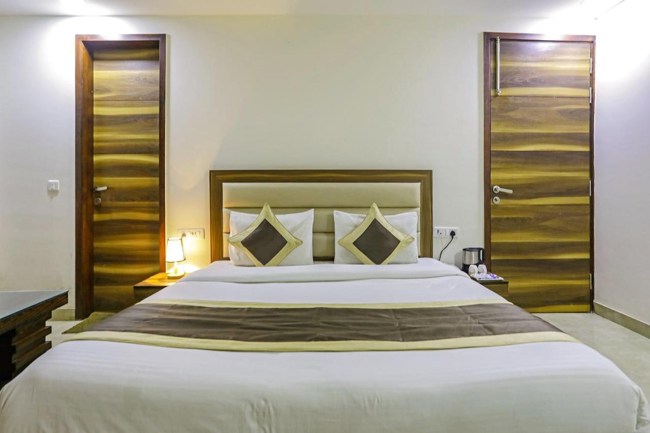 Fabhotel White House Bnb - Nr Yashobhoomi Convention Centre دلهي المظهر الخارجي الصورة